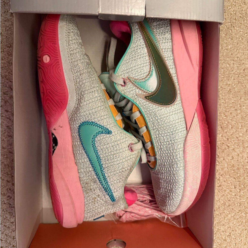 Nike LeBron 20s Time Machine colorway size 8 1/2